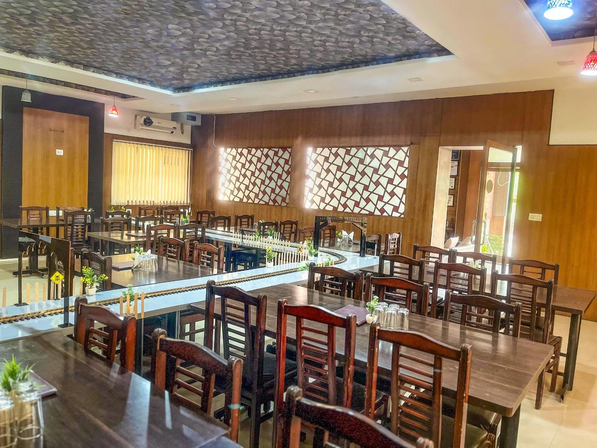 Narayans Leela Inn Udaipur Exterior photo