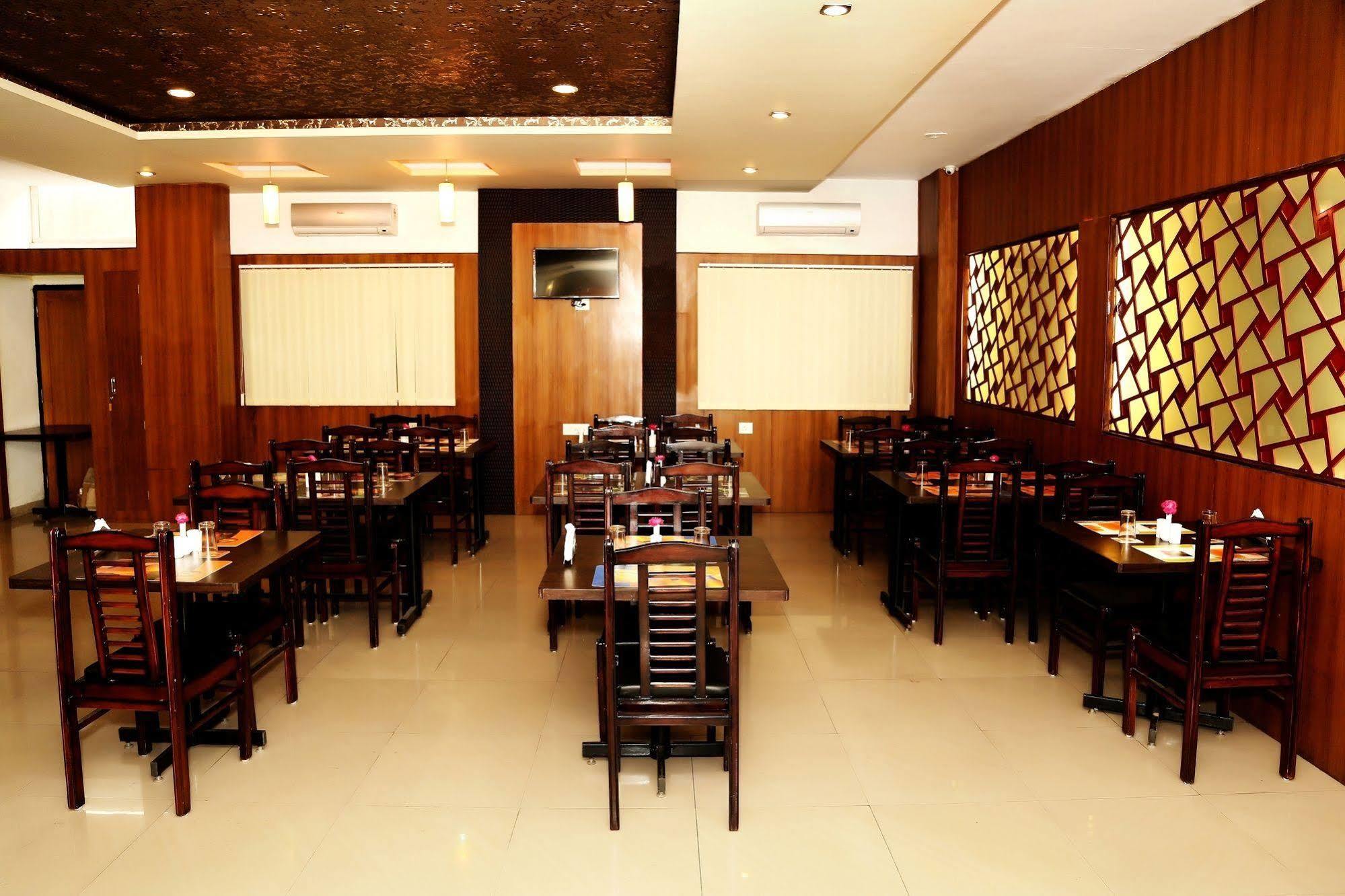 Narayans Leela Inn Udaipur Exterior photo